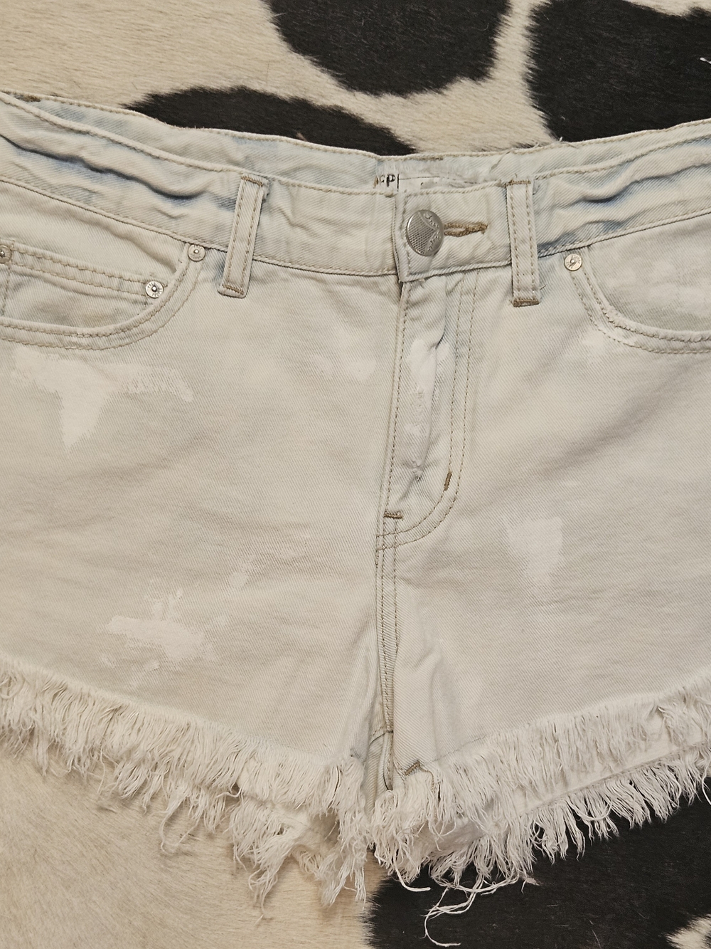Free People Light Wash Frayed Hem Denim Shorts With Paint Detail Sz 27